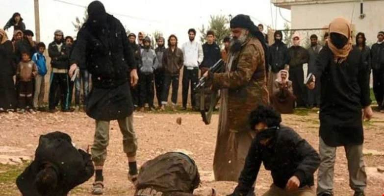 التنظيم أعدم قيادييه رمياً بالرصاص بعد هروبهم من مدينة عنة باتجاه الحدود العراقية السورية (أرشيف) التنظيم أعدم قيادييه رمياً بالرصاص بعد هروبهم من مدينة عنة باتجاه الحدود العراقية السورية (أرشيف)