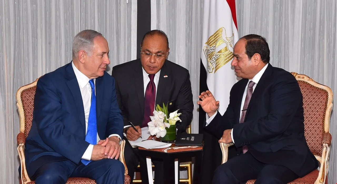 السيسي بحث مع نتنياهو سبل إحياء عملية السلام بين الجانب الفلسطيني والإسرائيلي السيسي بحث مع نتنياهو سبل إحياء عملية السلام بين الجانب الفلسطيني والإسرائيلي