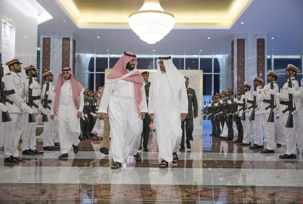 تربط بين ولي عهد أبو ظبي محمد بن زايد وولي عهد السعودية محمد بن سلمان علاقة شخصية. تربط بين ولي عهد أبو ظبي محمد بن زايد وولي عهد السعودية محمد بن سلمان علاقة شخصية.