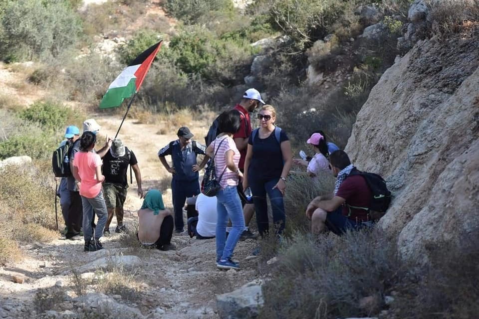 الفريق في الوادي تحت مستوى البحر الفريق في الوادي تحت مستوى البحر