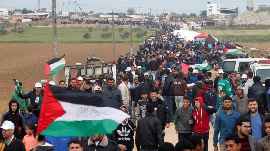 سلطات الاحتلال تستبق المسيرات بتحذير المشاركين من الاقتراب من السياج سلطات الاحتلال تستبق المسيرات بتحذير المشاركين من الاقتراب من السياج