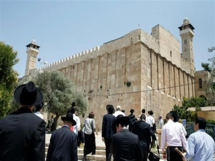 آلاف المستوطنين يدنسون حرم المسجد الإبراهيمي آلاف المستوطنين يدنسون حرم المسجد الإبراهيمي