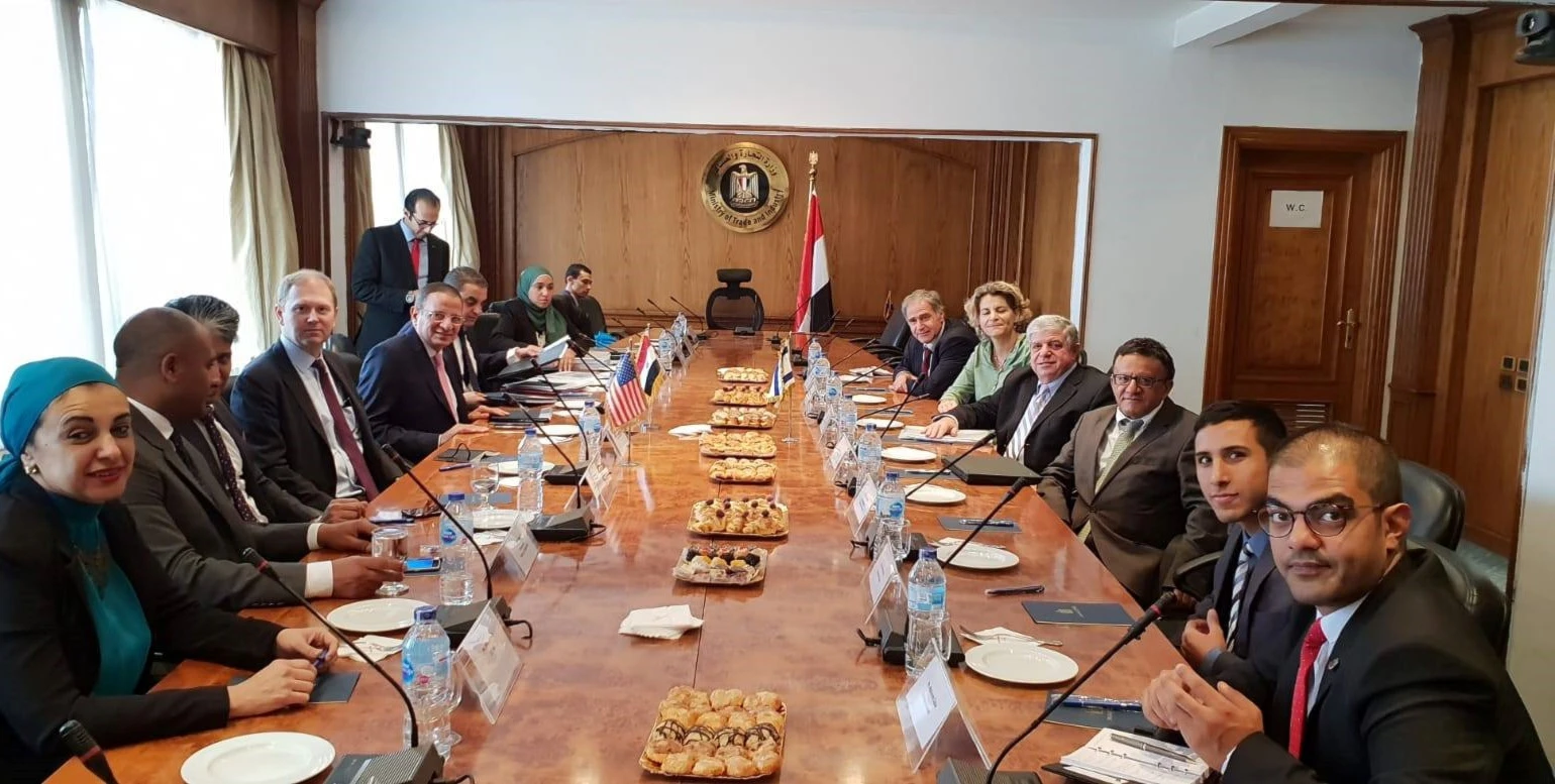 يحدّثنا التاريخ أن الكيان الصهيوني في سبيله لكسر جدار العزلة التي فرضتها أغلب الشعوب العربية بإسم مقاومة التطبيع يحدّثنا التاريخ أن الكيان الصهيوني في سبيله لكسر جدار العزلة التي فرضتها أغلب الشعوب العربية بإسم مقاومة التطبيع