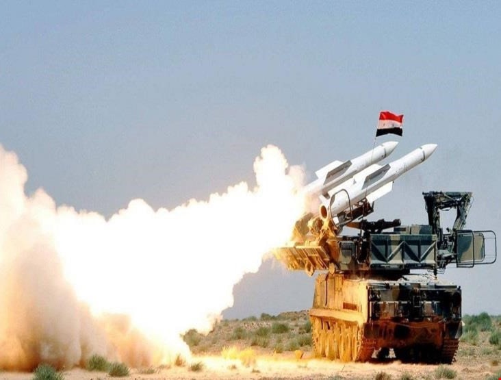 الدفاعات الجوية السورية تسقط صواريخ إسرائيلية قبل بلوغها أهدافها الدفاعات الجوية السورية تسقط صواريخ إسرائيلية قبل بلوغها أهدافها