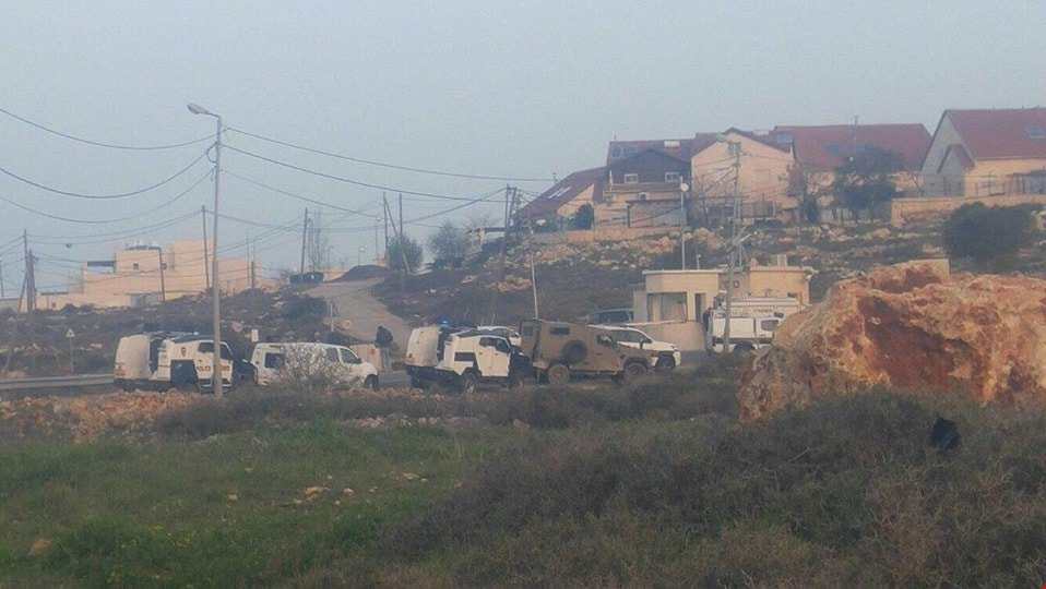 صورة من مكان تنفيذ عملية الطعن قرب مستوطنة كرمي تسور شمال الخليل صورة من مكان تنفيذ عملية الطعن قرب مستوطنة كرمي تسور شمال الخليل