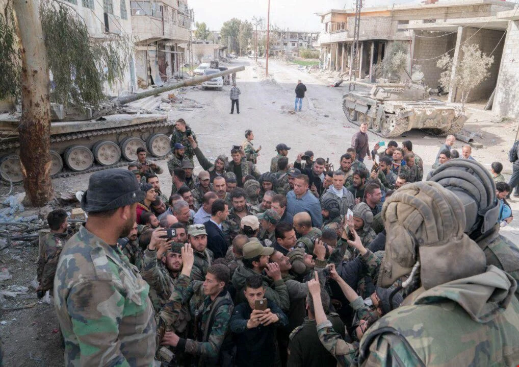 الرئيس السوري بشار الأسد على خطوط النار في الغوطة الشرقية الرئيس السوري بشار الأسد على خطوط النار في الغوطة الشرقية