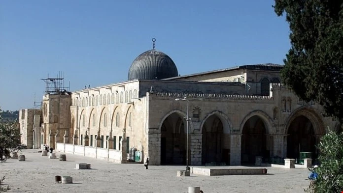 أكّدت مصادر من وزارة الأوقاف الأردنية أن سلطات الاحتلال سرقت مخطوطات وقفيّة من المسجد الأقصى أكّدت مصادر من وزارة الأوقاف الأردنية أن سلطات الاحتلال سرقت مخطوطات وقفيّة من المسجد الأقصى