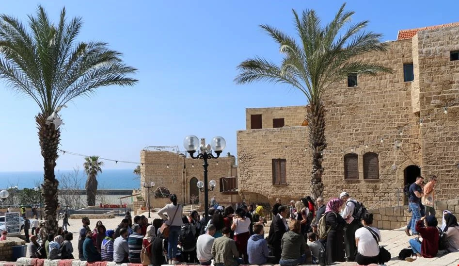 الجولة عند مبنى تاريخي الجولة عند مبنى تاريخي