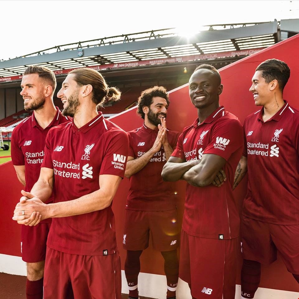 ليفربول حافظ على اللون الأحمر في زيه الجديد ليفربول حافظ على اللون الأحمر في زيه الجديد