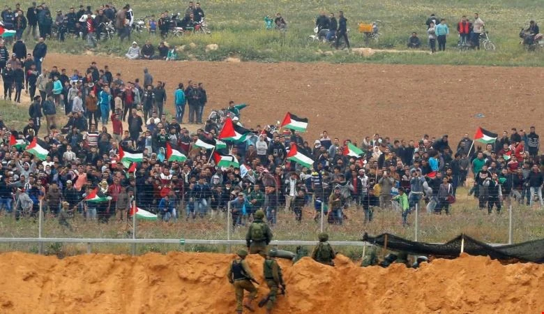 هآرتس: الجيش الإسرائيلي لن يغيّر من انتشار القنّاصة قبالة السياج الحدودي مع غزة هآرتس: الجيش الإسرائيلي لن يغيّر من انتشار القنّاصة قبالة السياج الحدودي مع غزة