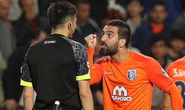 قام توران بالتهجّم على الحكم خلال مباراة لفريقه في الدوري التركي قام توران بالتهجّم على الحكم خلال مباراة لفريقه في الدوري التركي