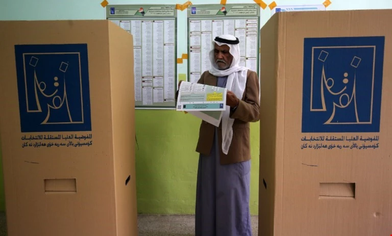 عدد من الكتل النيابية دعت مناصريها للاستعداد للاحتفال قبيل إعلان النتائج (أ ف ب) عدد من الكتل النيابية دعت مناصريها للاستعداد للاحتفال قبيل إعلان النتائج (أ ف ب)