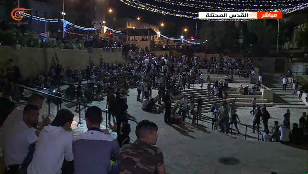تجمّع مئات المقدسيين أمام باب العامود في القدس تجمّع مئات المقدسيين أمام باب العامود في القدس