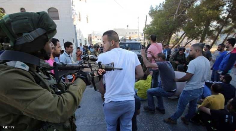 قوات الاحتلال اعتدث بالضرب على متظاهرين فلسطينيين في حيفا قوات الاحتلال اعتدث بالضرب على متظاهرين فلسطينيين في حيفا