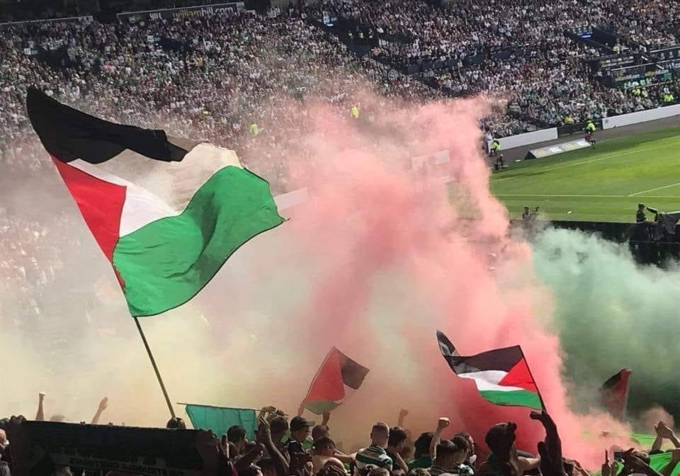 لا تترك جماهير سلتيك مناسبة إلا وتتضامن فيها مع فلسطين لا تترك جماهير سلتيك مناسبة إلا وتتضامن فيها مع فلسطين