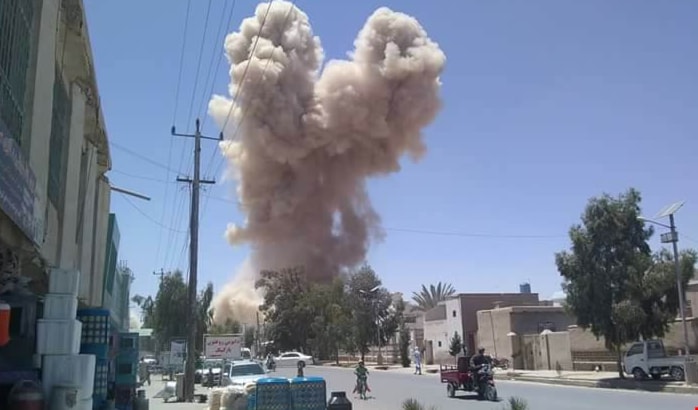 مدير وزارة الصحة في قندهار الأفغانية: ارتفاع حصيلة انفجار السيارة المفخخة الى ستة قتلى و37 جريحا مدير وزارة الصحة في قندهار الأفغانية: ارتفاع حصيلة انفجار السيارة المفخخة الى ستة قتلى و37 جريحا