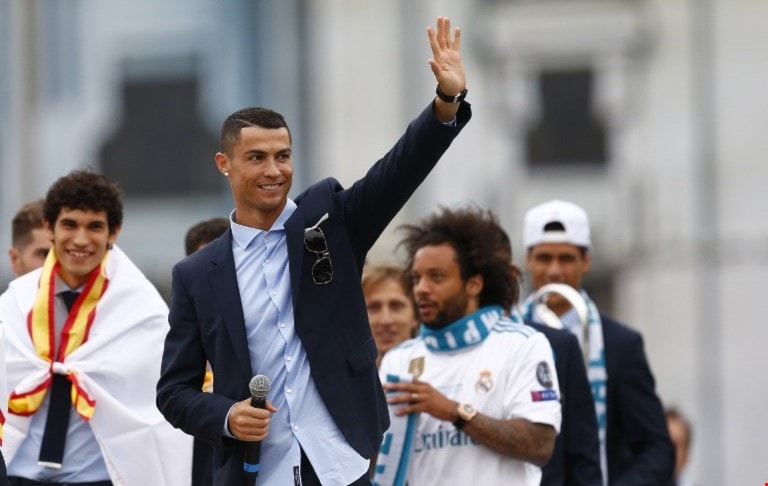 كان رونالدو قد ألمح إلى الرحيل عن الريال (أ ف ب) كان رونالدو قد ألمح إلى الرحيل عن الريال (أ ف ب)
