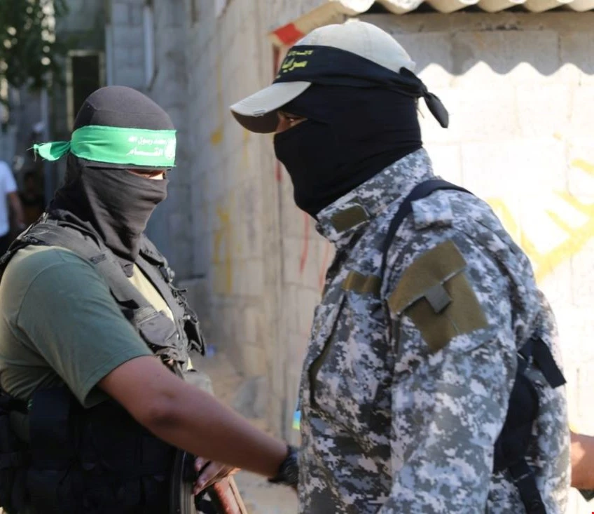 حذرت كتائب القسام وسرايا القدس العدو الإسرائيلي من التمادي حذرت كتائب القسام وسرايا القدس العدو الإسرائيلي من التمادي