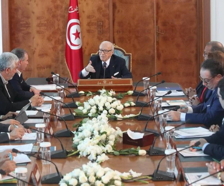 تدحرجت الأمور بسرعة داخل القوى والمنظمات التي أعدّت وثيقة قرطاج 2 تدحرجت الأمور بسرعة داخل القوى والمنظمات التي أعدّت وثيقة قرطاج 2