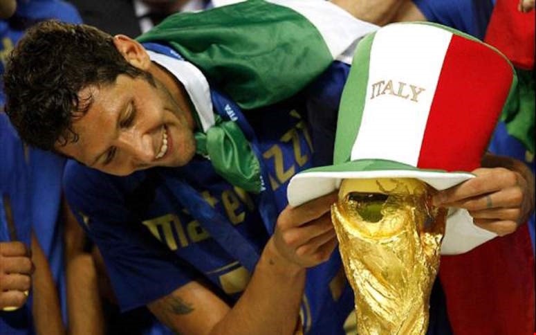 توِّج ماتيراتزي بلقب المونديال عام 2006 توِّج ماتيراتزي بلقب المونديال عام 2006