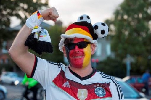 ثلث الألمان يتوقّعون تتويج منتخب بلادهم بكأس العالم ثلث الألمان يتوقّعون تتويج منتخب بلادهم بكأس العالم
