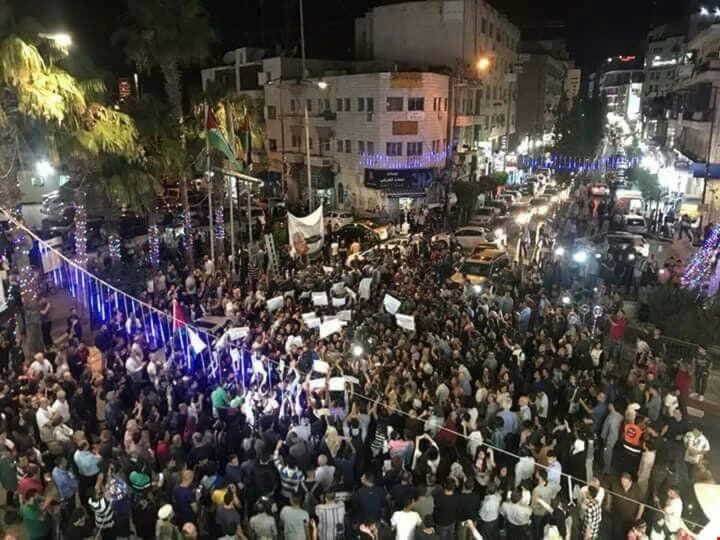 تظاهرة حاشدة في رام الله دعماً لغزة ولرفع العقوبات عنها تظاهرة حاشدة في رام الله دعماً لغزة ولرفع العقوبات عنها