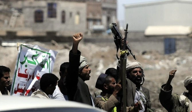 رئيس اللجنة الثورية طمأن اليمنيين من قدرة الجيش واللجان الشعبية على إلحاق الهزيمة بالقوات المعتدية رئيس اللجنة الثورية طمأن اليمنيين من قدرة الجيش واللجان الشعبية على إلحاق الهزيمة بالقوات المعتدية
