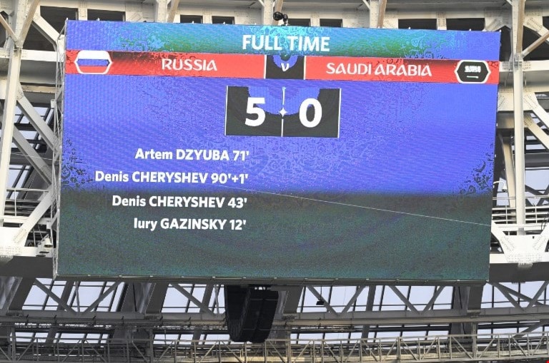 خسرت السعودية أمام روسيا 0-5 (أ ف ب) خسرت السعودية أمام روسيا 0-5 (أ ف ب)