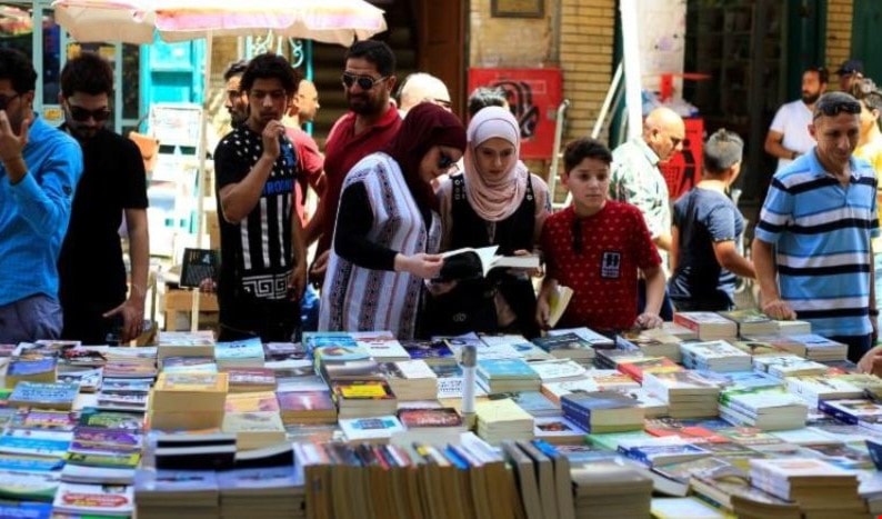 في بغداد تجارة الكتب ليست رائجة! في بغداد تجارة الكتب ليست رائجة!