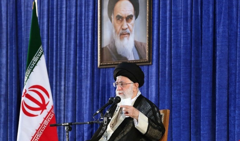 السيد خامنئي حذر من رد بعشرات الصواريخ مقابل كل صاروخ يستهدف إيران (أ ف ب) السيد خامنئي حذر من رد بعشرات الصواريخ مقابل كل صاروخ يستهدف إيران (أ ف ب)