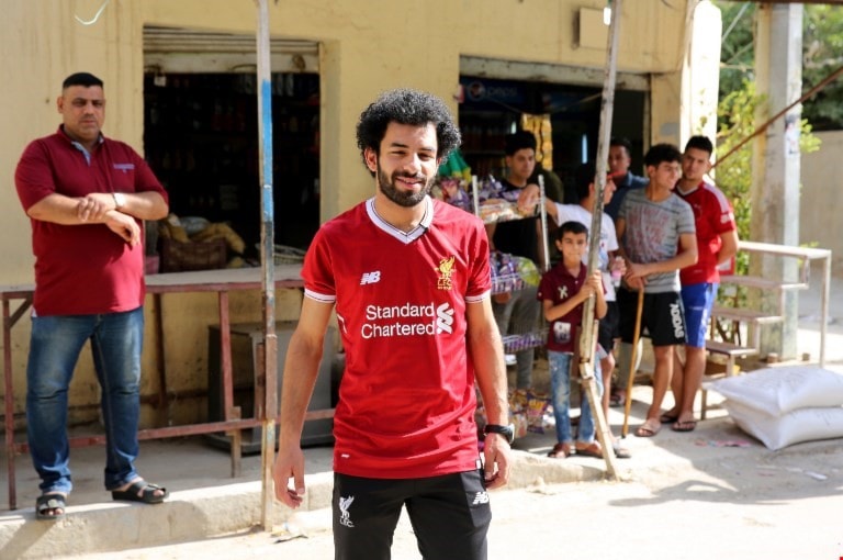 الشاب العراقي حسين علي شبيه محمد صلاح (أ ف ب) الشاب العراقي حسين علي شبيه محمد صلاح (أ ف ب)