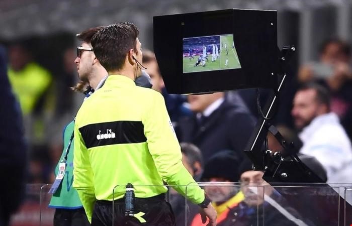 تقنية حكم الفيديو استخدمت في نهائي كأس الاتحاد الإنكليزي تقنية حكم الفيديو استخدمت في نهائي كأس الاتحاد الإنكليزي