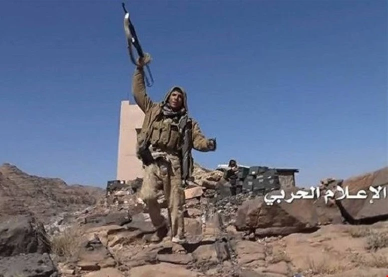 نجحت قوات الجيش واللجان في عزل قوات التحالف المتمركزة في منطقة الطائف في محافظة الحديدة نجحت قوات الجيش واللجان في عزل قوات التحالف المتمركزة في منطقة الطائف في محافظة الحديدة