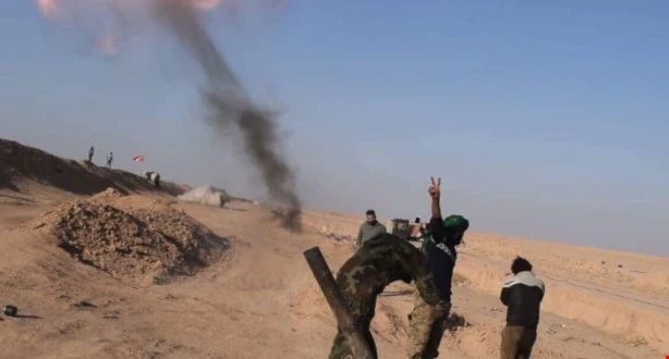 الحشد الشعبي يستهدف تجمعات لداعش داخل الأراضي السورية الحشد الشعبي يستهدف تجمعات لداعش داخل الأراضي السورية