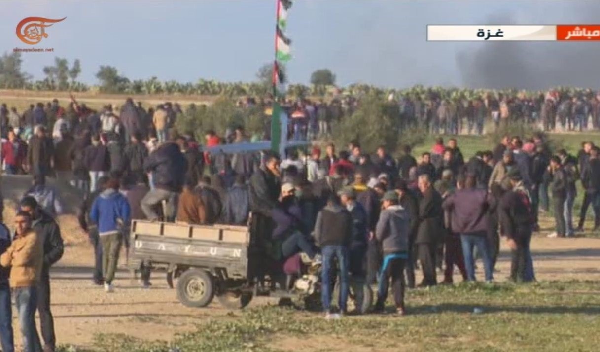 جرحى بين الفلسطينيين في جمعة "الوحدة طريق الانتصار وافشال المؤامرات". جرحى بين الفلسطينيين في جمعة "الوحدة طريق الانتصار وافشال المؤامرات".