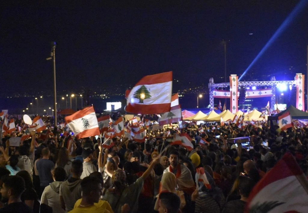 استمرار الاحتجاجات في لبنان لليوم الثامن على التوالي استمرار الاحتجاجات في لبنان لليوم الثامن على التوالي