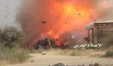 القوات المسلحة اليمنية تستهدف مخزن إمداد عسكري سعودي في المخا القوات المسلحة اليمنية تستهدف مخزن إمداد عسكري سعودي في المخا