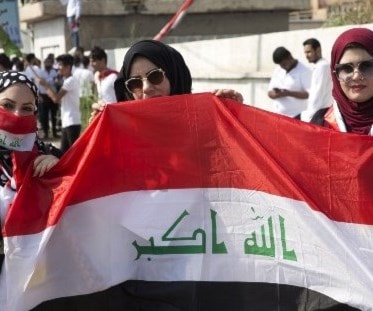 تجمعات تهتف بالسلمية في بغداد تجمعات تهتف بالسلمية في بغداد
