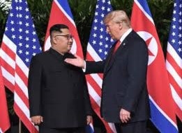 حض العديد من المؤلفين الولايات المتحدة على عدم التسرّع في سحب القوات من سوريا، قائلين إن ذلك يخدم مصالح روسيا وإيران وحكومة الأسد. حض العديد من المؤلفين الولايات المتحدة على عدم التسرّع في سحب القوات من سوريا، قائلين إن ذلك يخدم مصالح روسيا وإيران وحكومة الأسد.