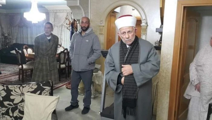 الاحتلال يعتقل 14 فلسطينياً من بينهم رئيس المجلس الإسلامي الأعلى الاحتلال يعتقل 14 فلسطينياً من بينهم رئيس المجلس الإسلامي الأعلى