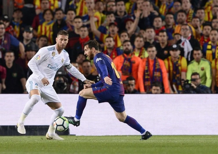 التحدّي والتنافس خلال "الكلاسيكو" يختلف عن باقي المباريات (أ ف ب) التحدّي والتنافس خلال "الكلاسيكو" يختلف عن باقي المباريات (أ ف ب)