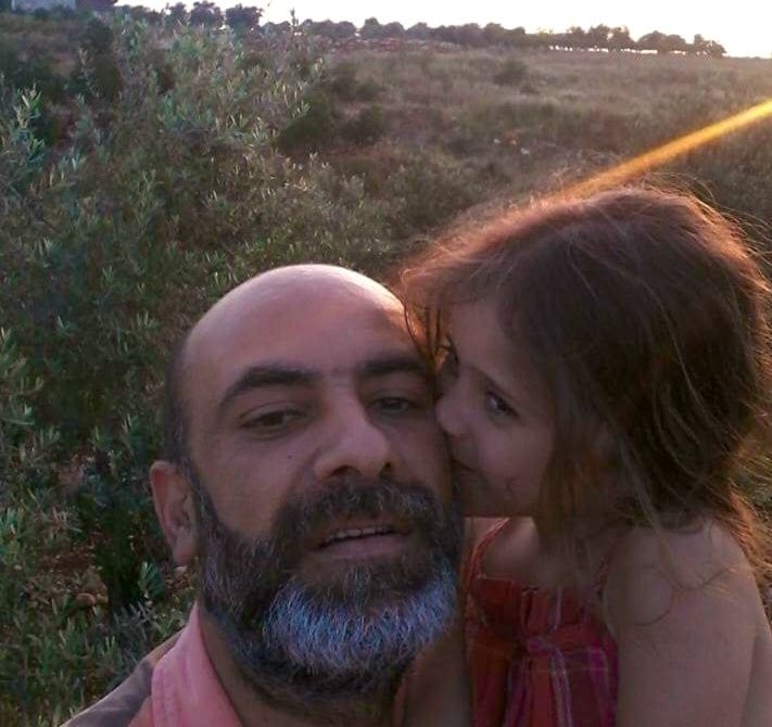 جورج زريق أحرق نفسه في لبنان لعدم تمكنه من دفع قسط مدرسي لإبنته جورج زريق أحرق نفسه في لبنان لعدم تمكنه من دفع قسط مدرسي لإبنته