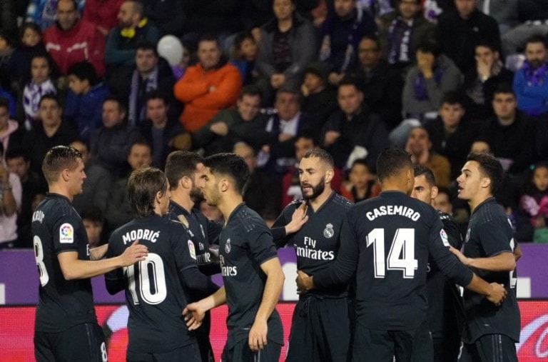 بقي الفارق 12 نقطة بين ريال مدريد وبرشلونة (أ ف ب) بقي الفارق 12 نقطة بين ريال مدريد وبرشلونة (أ ف ب)