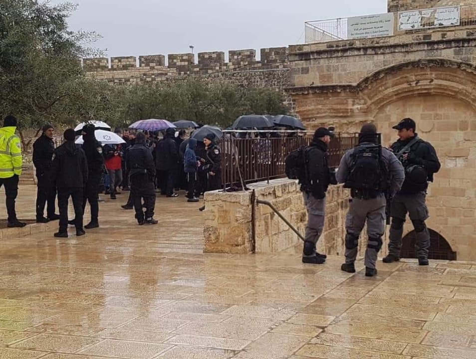 أكثر من 150 مستوطنًا يقتحمون باحات المسجد الأقصى أكثر من 150 مستوطنًا يقتحمون باحات المسجد الأقصى