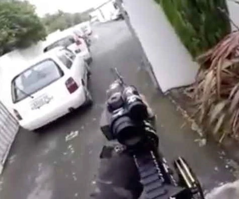 سفاح نيوزيلندا تسلّح بأداة أخطر من بندقيته: عدسة الكاميرا سفاح نيوزيلندا تسلّح بأداة أخطر من بندقيته: عدسة الكاميرا