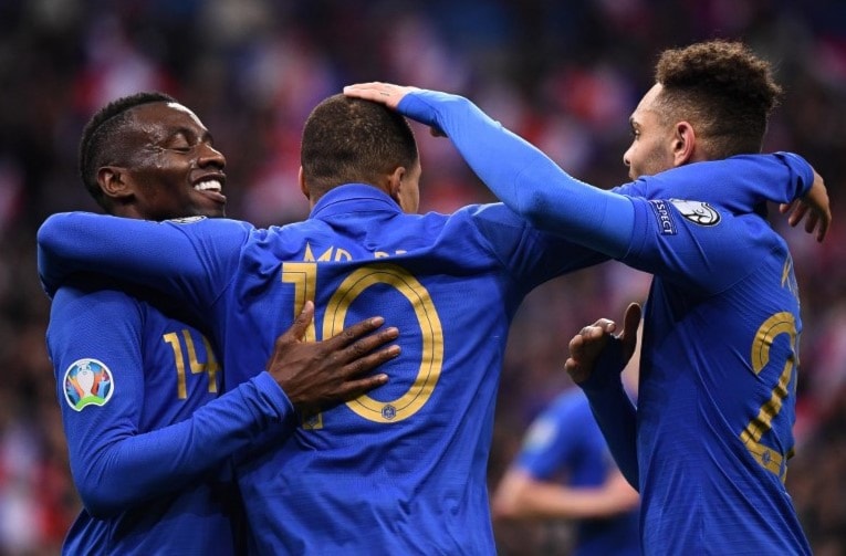 فازت فرنسا على أيسلندا 4-0 (أ ف ب) فازت فرنسا على أيسلندا 4-0 (أ ف ب)