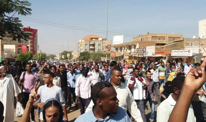 دعا تجمع المهنيين السودانيين إلى الاحتشاد أمام مقر القيادة العامة للجيش بالخرطوم دعا تجمع المهنيين السودانيين إلى الاحتشاد أمام مقر القيادة العامة للجيش بالخرطوم
