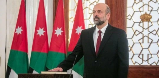 وزراء الحكومة الأردنية قدموا إستقالاتهم إلى عمر الرزاز وزراء الحكومة الأردنية قدموا إستقالاتهم إلى عمر الرزاز