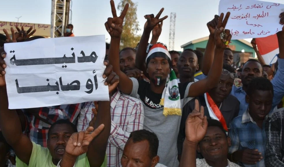 قوى الحرية والتغيير تتهم المجلس العسكري بالمماطلة وتهدد بالعصيان المدني قوى الحرية والتغيير تتهم المجلس العسكري بالمماطلة وتهدد بالعصيان المدني