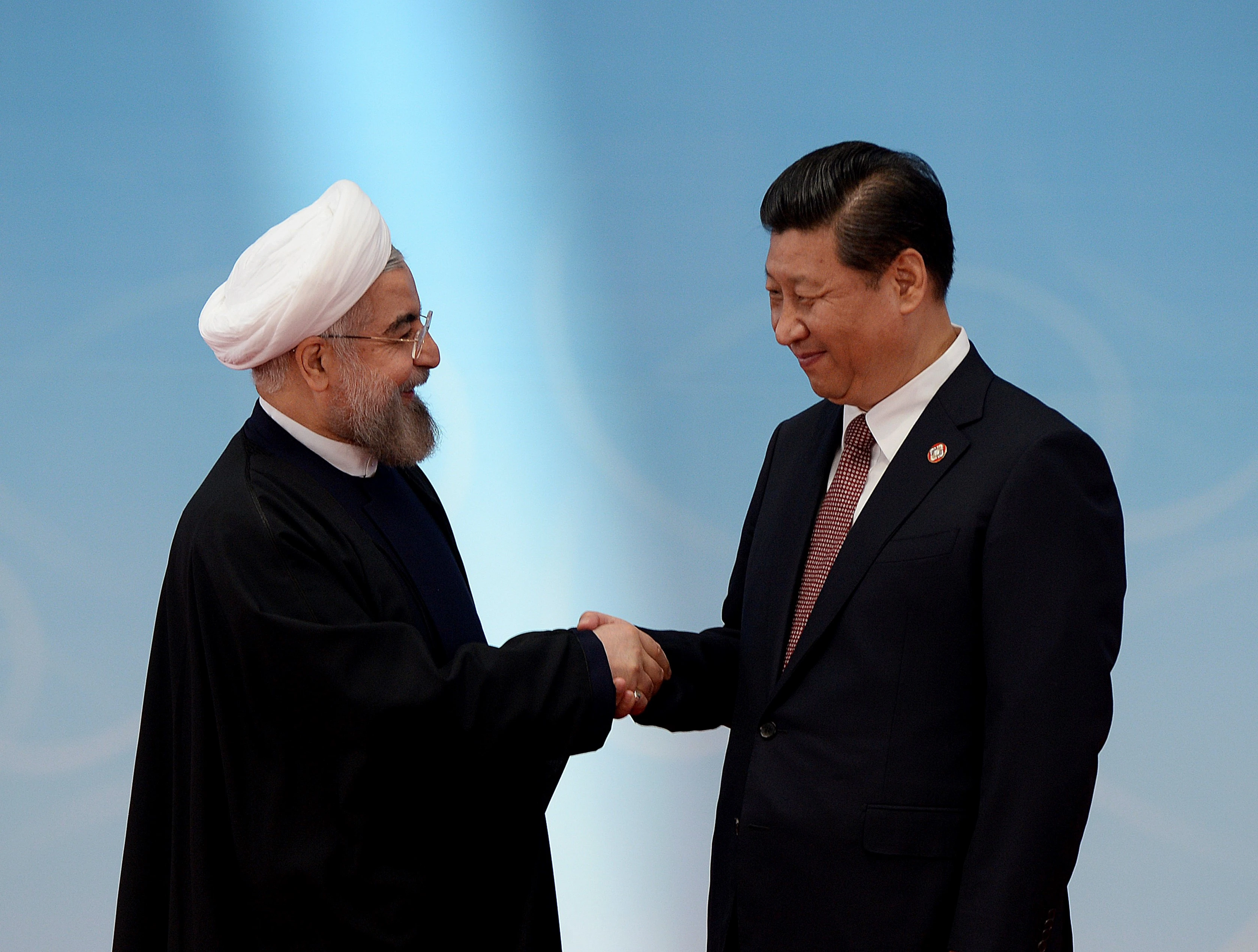 الرئيس الصيني يبلغ روحاني عزم بكين على تطوير علاقاتها مع إيران بشكل مطرد الرئيس الصيني يبلغ روحاني عزم بكين على تطوير علاقاتها مع إيران بشكل مطرد